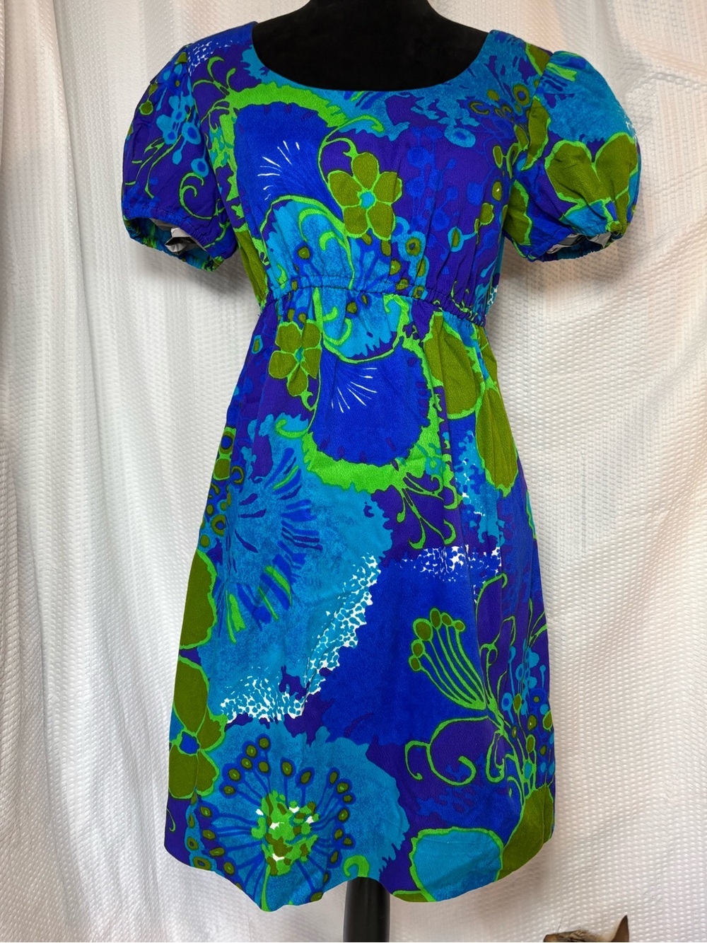 Harriet’s VTG Hawaiian Dress Vibrant ‘70’s Floral Print Size M
